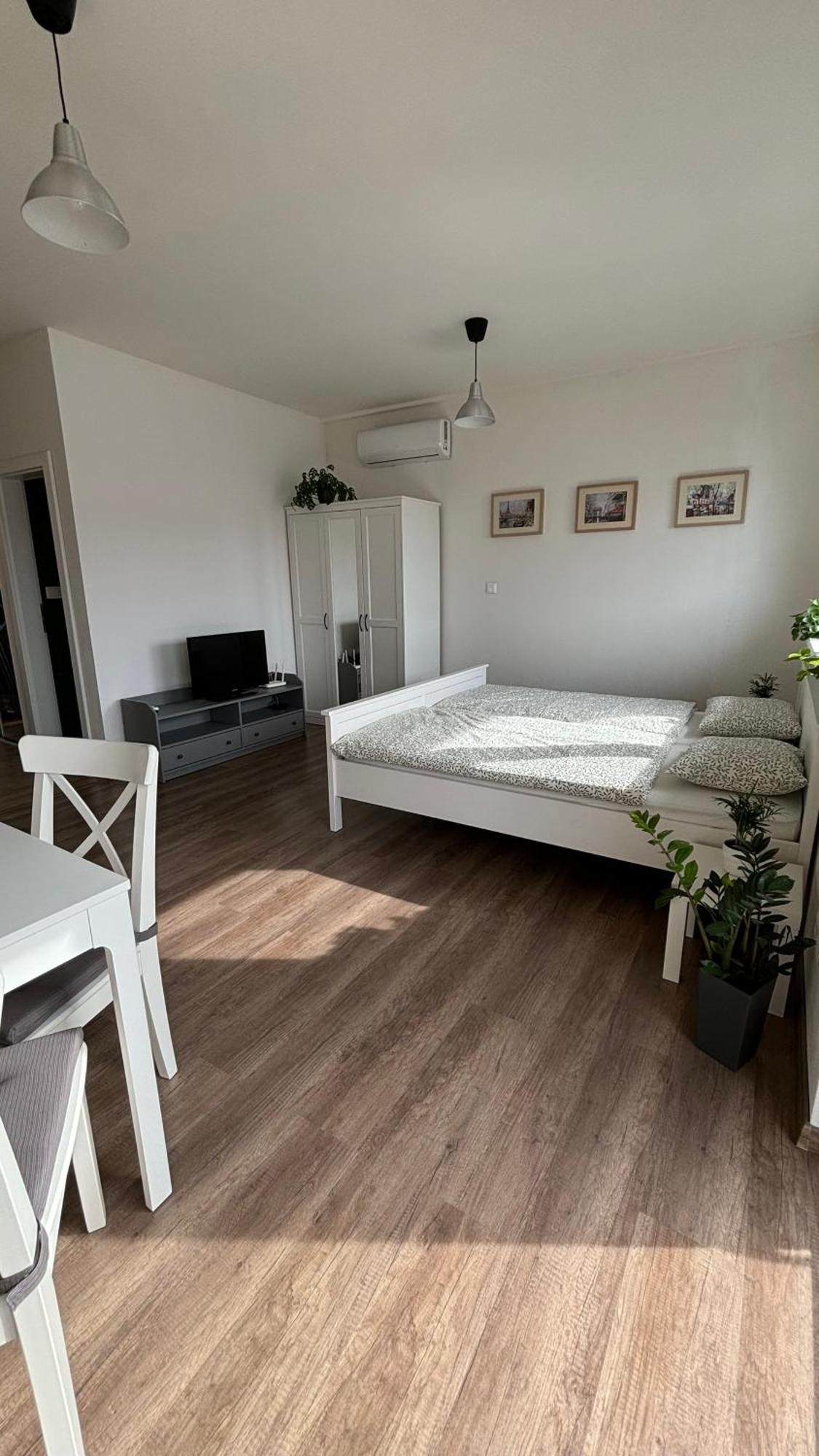 Apartment Trio *